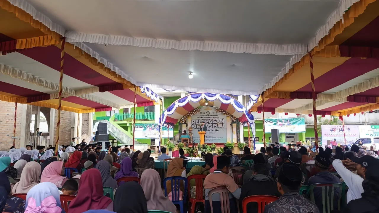 Momen Haru dan Bangga: YPP Miftahul Huda Mathla’ul Anwar Lepas Ratusan Wisudawan Generasi Masa Depan